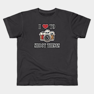 I love to shoot things Kids T-Shirt